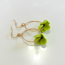 Load image into Gallery viewer, Gold plated single pakalana hoops
